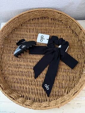 ALO Yoga Black Hair Claw and Bow Scrunchie Set